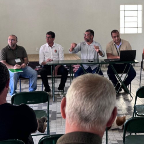 Deputado Jari realiza reunião com moradores de Santa Isabel para tratar de demandas junto à Light